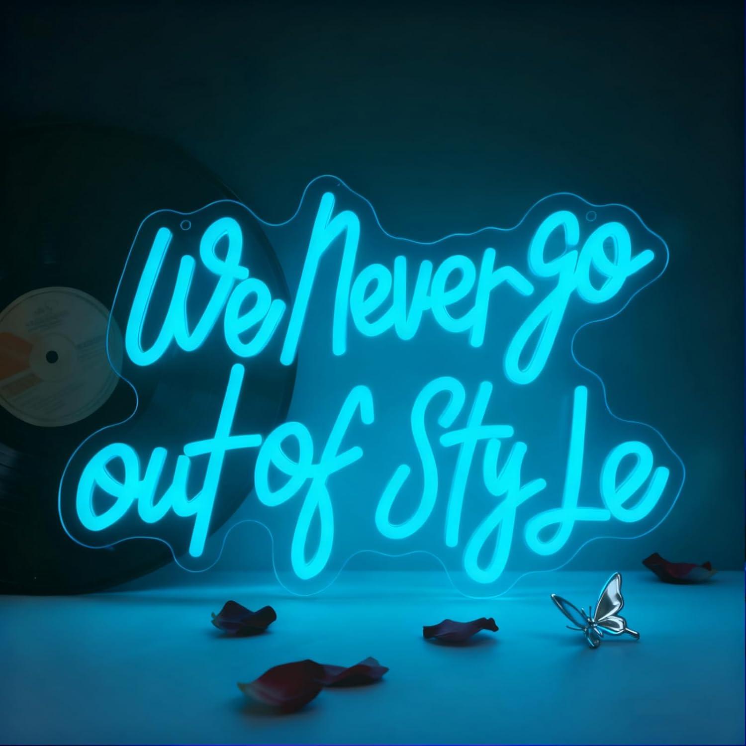 Neon Sign Party - Неоновая вывеска «We Never Go Out